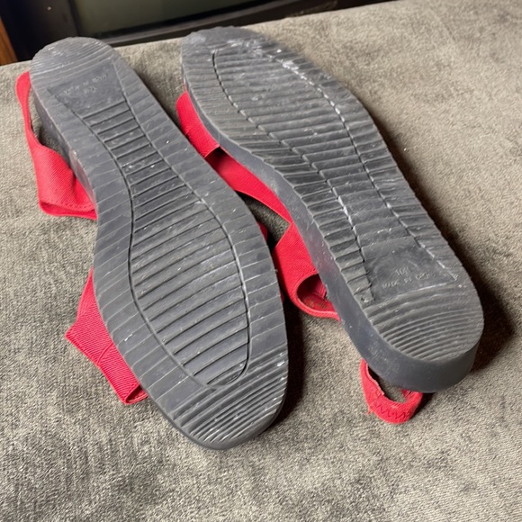 Worthington Sport Red Flat Strappy Size 10 - Picture 5 of 5